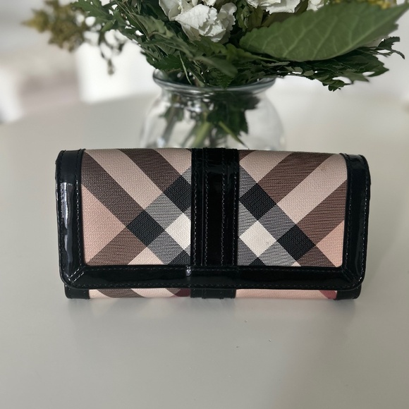 Stylish Checkered Wallet Burberry - Picture 1 of 3